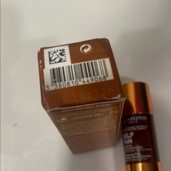 Clarins Radiance-Plus Golden Glow Booster - Picture 3 of 4